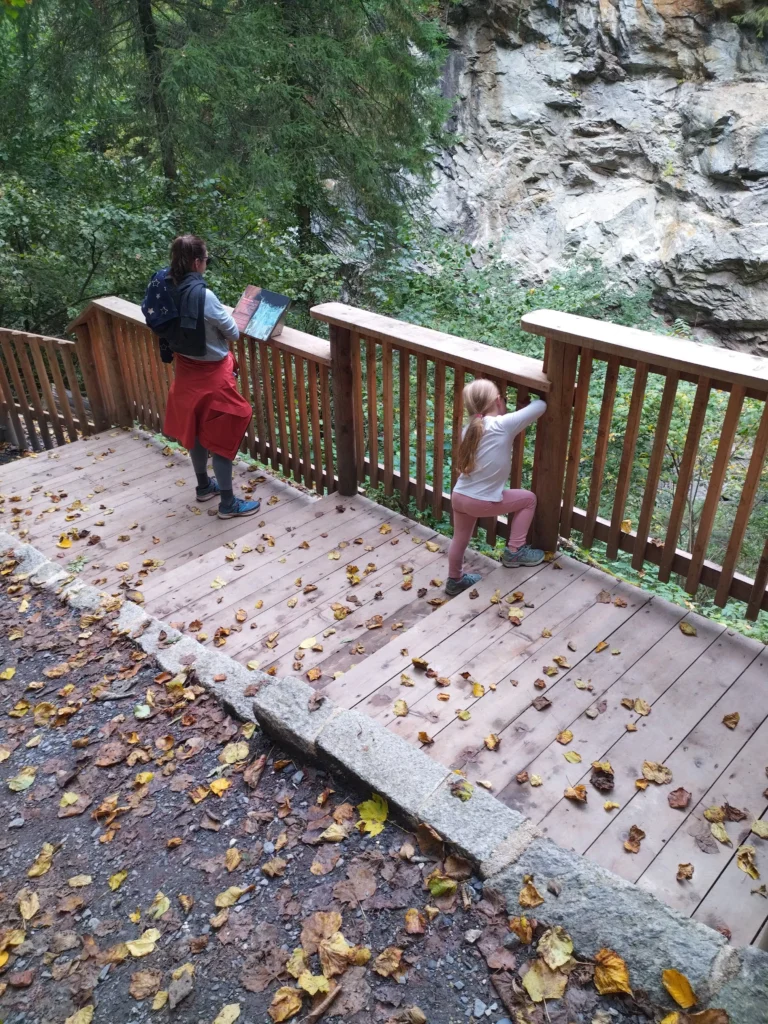 Belvedere-et-plateforme-zen-Parc-Thermal-Saint-Gervais-les-Bains-realisation-Dreamwood-Outdoor