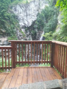 Belvedere-et-plateforme-zen-Parc-Thermal-Saint-Gervais-les-Bains-realisation-Dreamwood-Outdoor