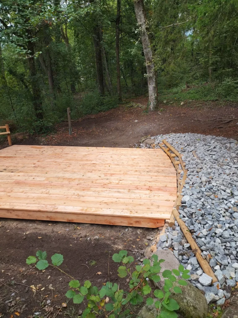 Belvedere-et-plateforme-zen-Parc-Thermal-Saint-Gervais-les-Bains-realisation-Dreamwood-Outdoor