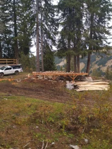 Une nouvelle terrasse sur mesure dans le snowpark du Stash à Avoriaz